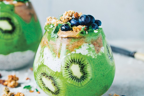 Kale Smoothie Recipe With Kiwi and Chia