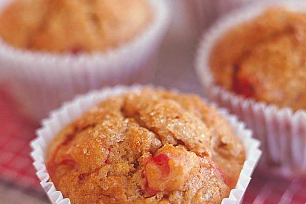 Rhubarb Muffins with Cinnamon and Brown Sugar