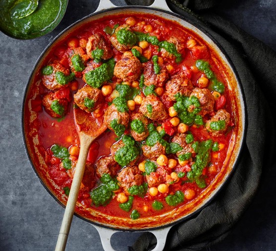 Meatball stew with coriander chutney